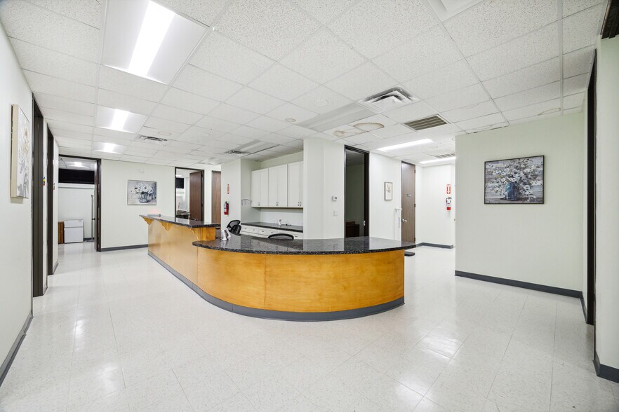 More Photos Of 19007 Highway 59 N, Humble Medical For Sale