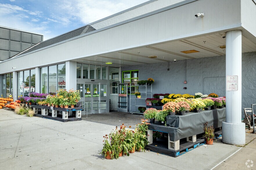 More Photos Of 403-421 Commack Rd, Deer Park Unknown For Lease