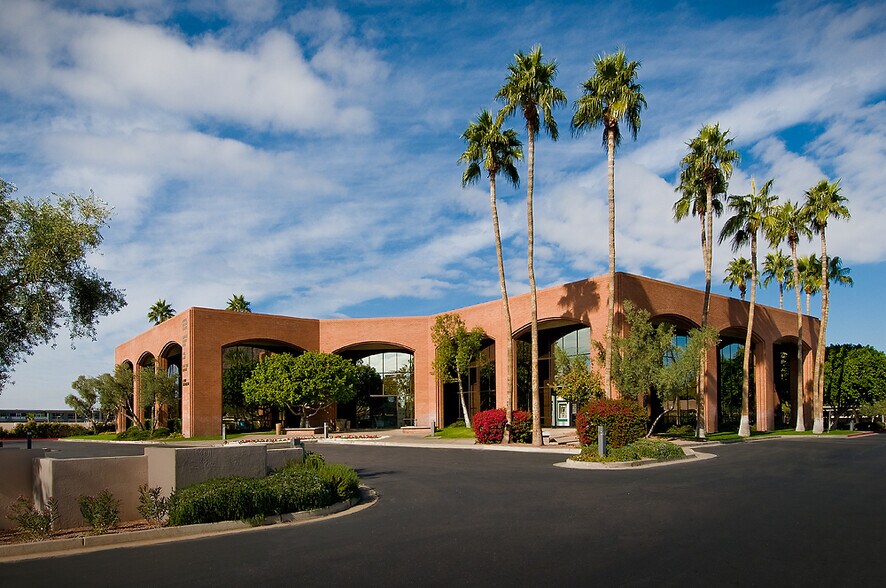 More Photos Of 4040 E Camelback Rd, Phoenix Office For Lease