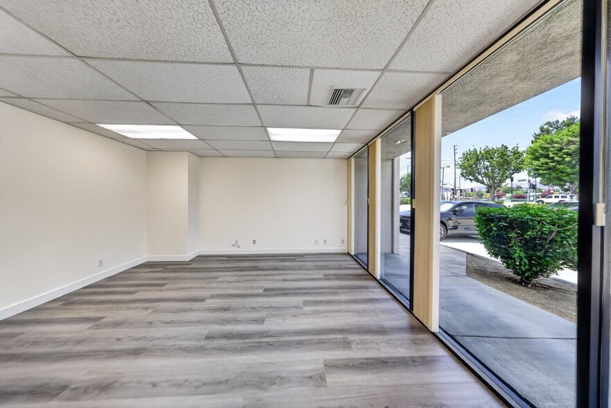 More Photos Of 21358 Nordhoff St, Chatsworth Light Distribution For Lease