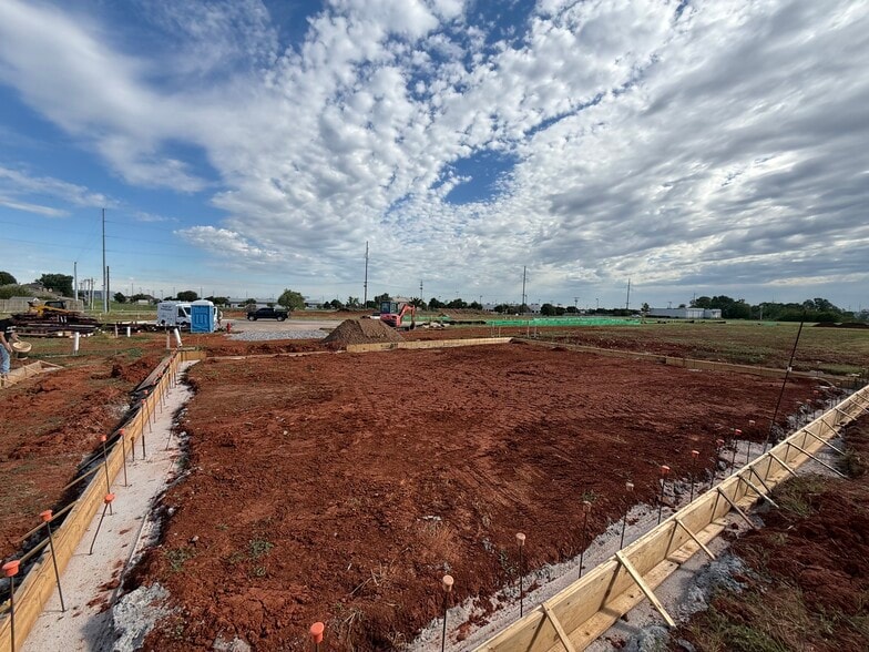 More Photos Of 7716 NW 81st Cir, Oklahoma City Warehouse For Sale