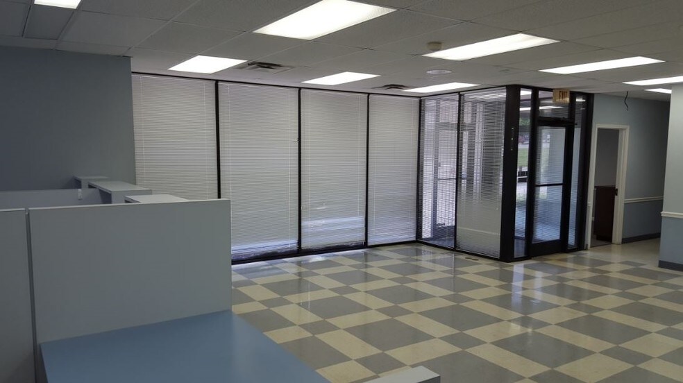 228 Tennsco Dr, Dickson, TN 37055 Bank For Sale