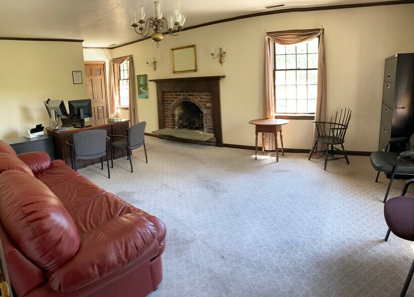 More Photos Of 261 Common St, Lawrence Office For Sale
