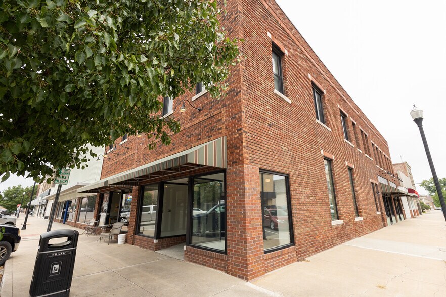 More Photos Of 301-303 W Reed St, Moberly Office For Lease