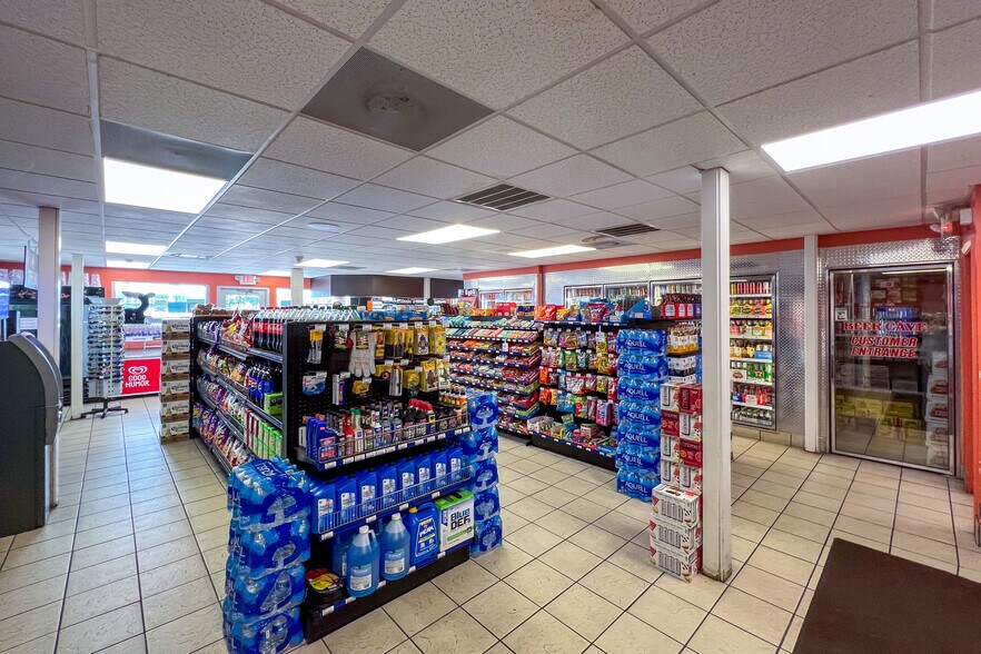 More Photos Of 5704 14th St W, Bradenton Convenience Store For Sale