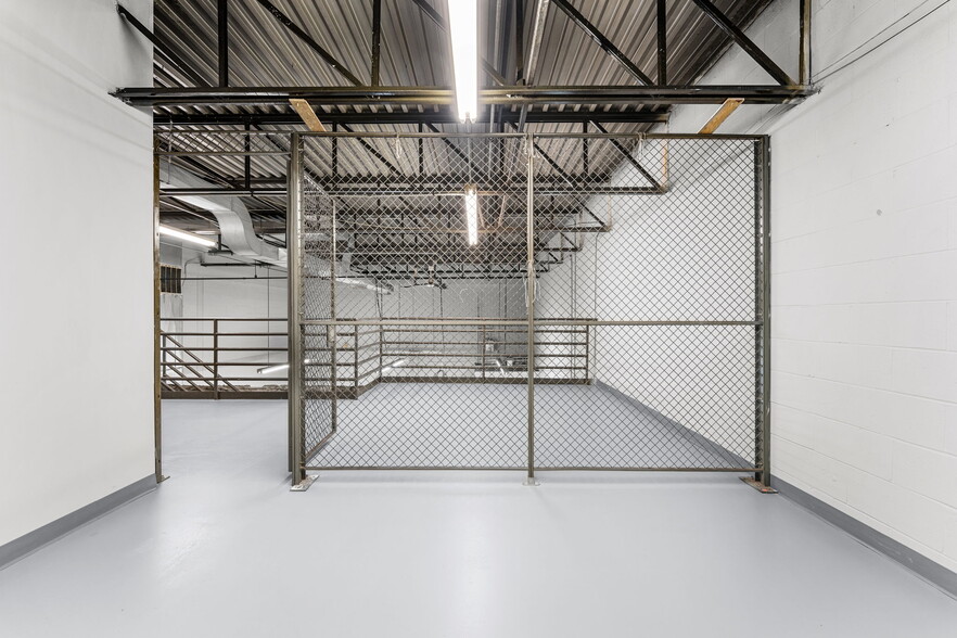 More Photos Of 34 Sullivan Rd, North Billerica Warehouse For Sale