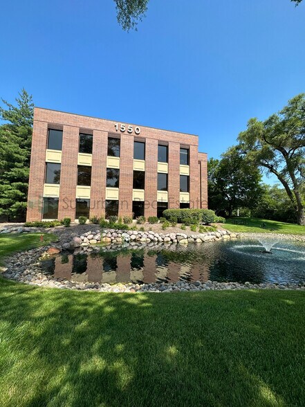Primary Photo Of 1550 Spring Rd, Oak Brook Office For Sale