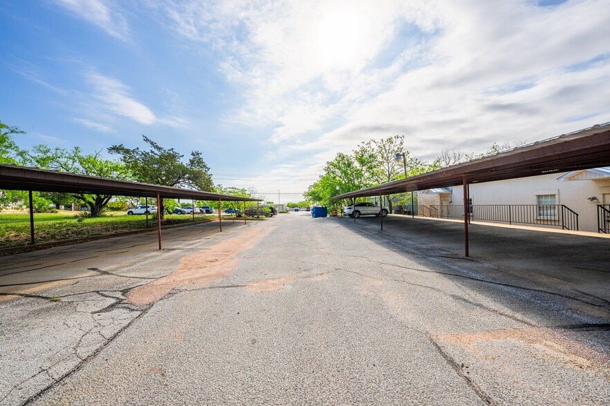 More Photos Of 204 W Windcrest St, Fredericksburg Healthcare For Sale