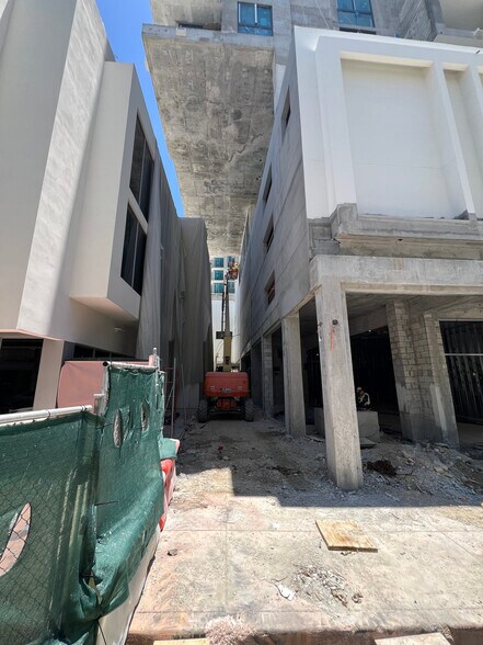More Photos Of 4011 Salzedo St, Coral Gables Apartments For Lease