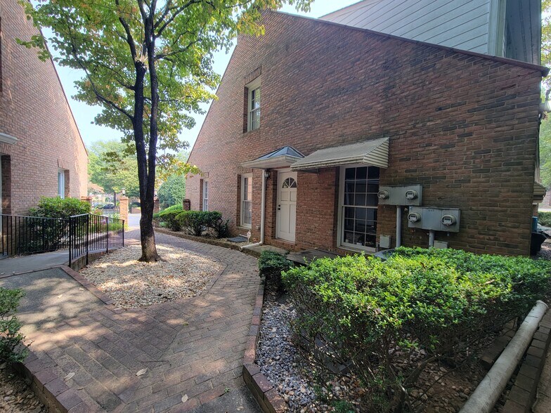 More Photos Of 555 Research Dr, Athens Office For Sale