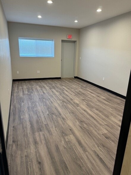 More Photos Of 398 Eagle Bluff Rd, Spicewood Warehouse For Lease