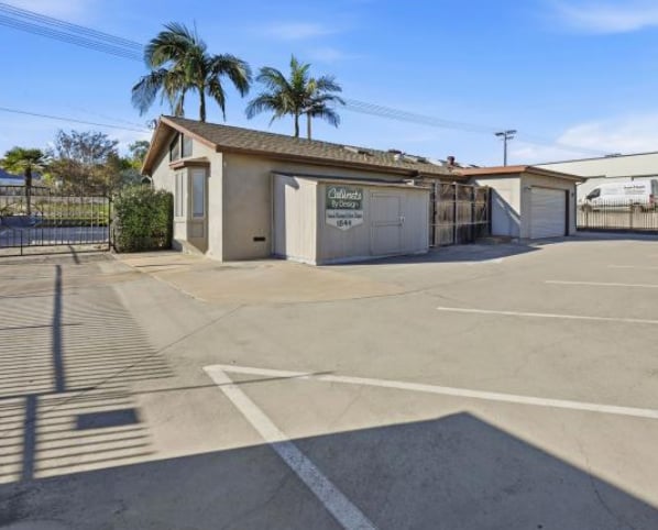 More Photos Of 1844 Mission Rd, Escondido Showroom For Sale