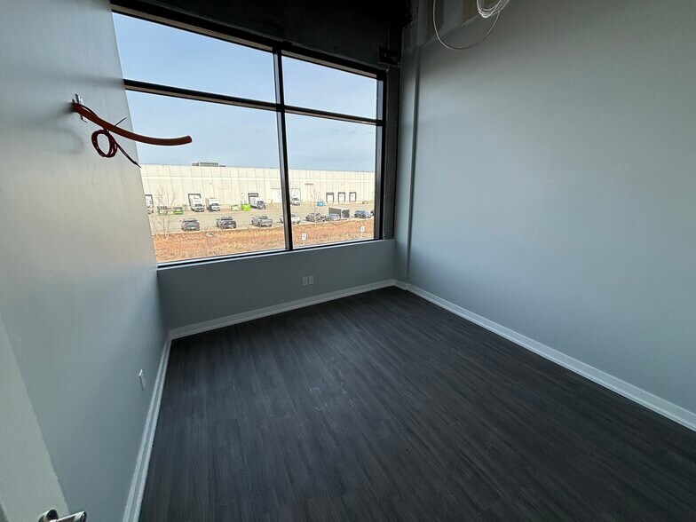 More Photos Of 800 Laurentian Dr, Burlington Warehouse For Sale