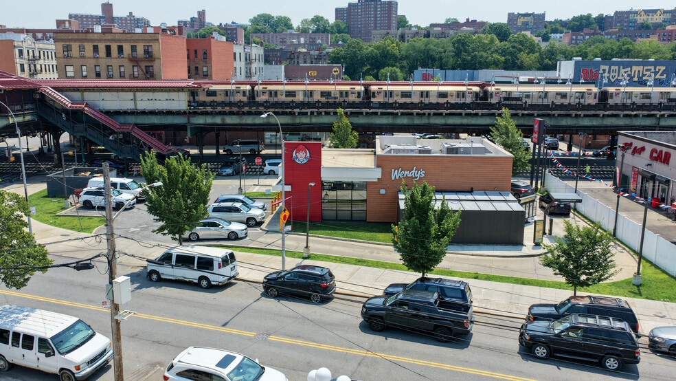 Primary Photo Of 5805 Broadway, Bronx Fast Food For Sale