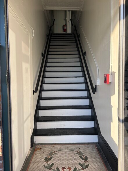 More Photos Of 369 Bank St, New London Storefront Retail Residential For Lease