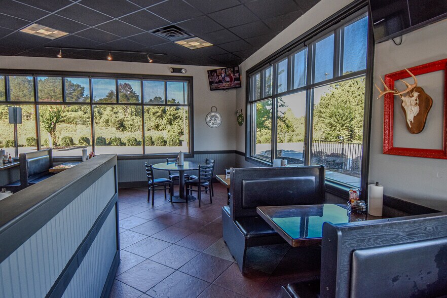 More Photos Of 1530 Hwy 16, Griffin Restaurant For Lease