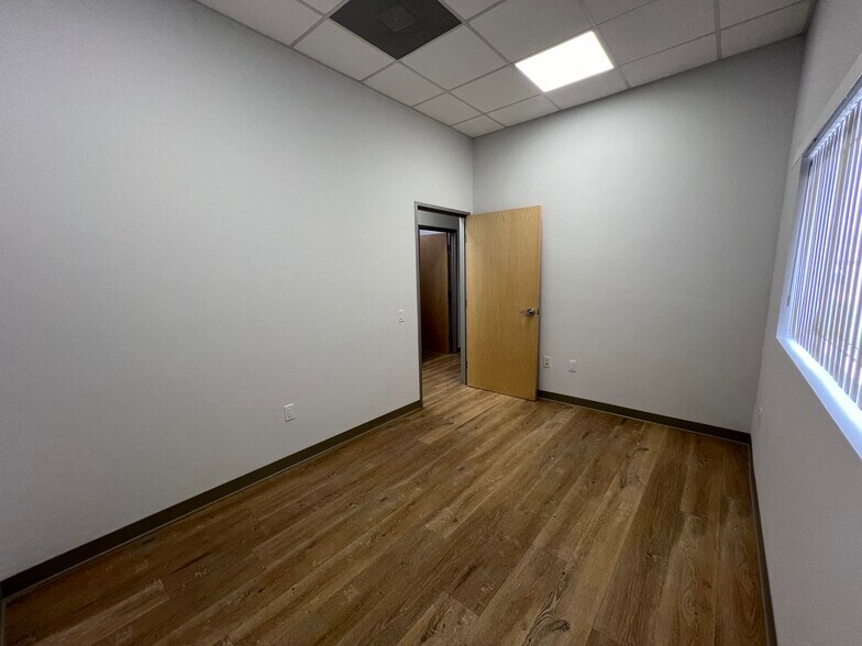 More Photos Of 9016 Fullbright Ave, Chatsworth Warehouse For Lease