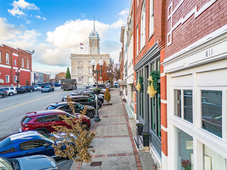 More Photos Of 809 S Main St, Columbia Office For Sale