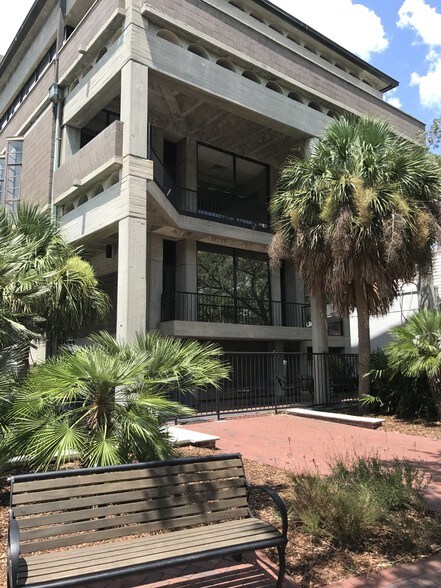 More Photos Of 916 Bay St, Beaufort Office For Sale
