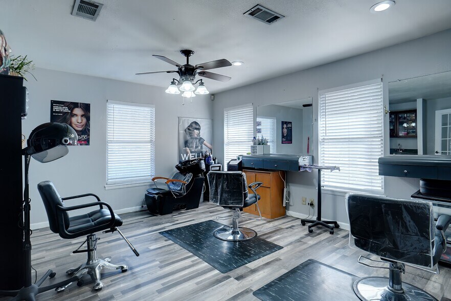 More Photos Of 7298 Glenview Dr, North Richland Hills Freestanding For Sale