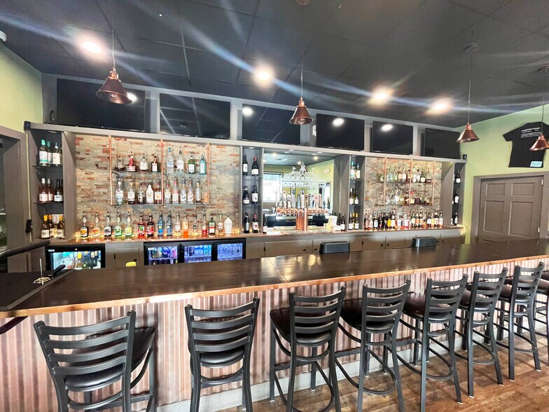 More Photos Of 1569 Forest Ave, Portland Restaurant For Sale