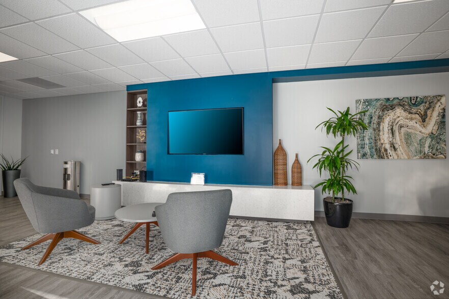 More Photos Of 2626 Glenwood Ave, Raleigh Office For Lease