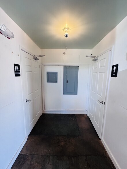 More Photos Of 675 Pulaski St, Athens Storefront Retail Office For Lease