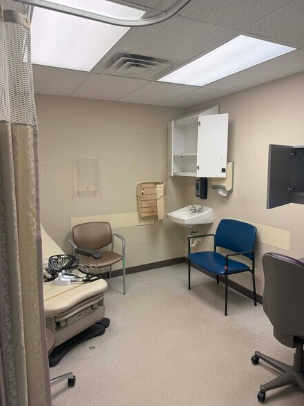 More Photos Of 3305 Sungate Blvd, Raleigh Medical For Sale