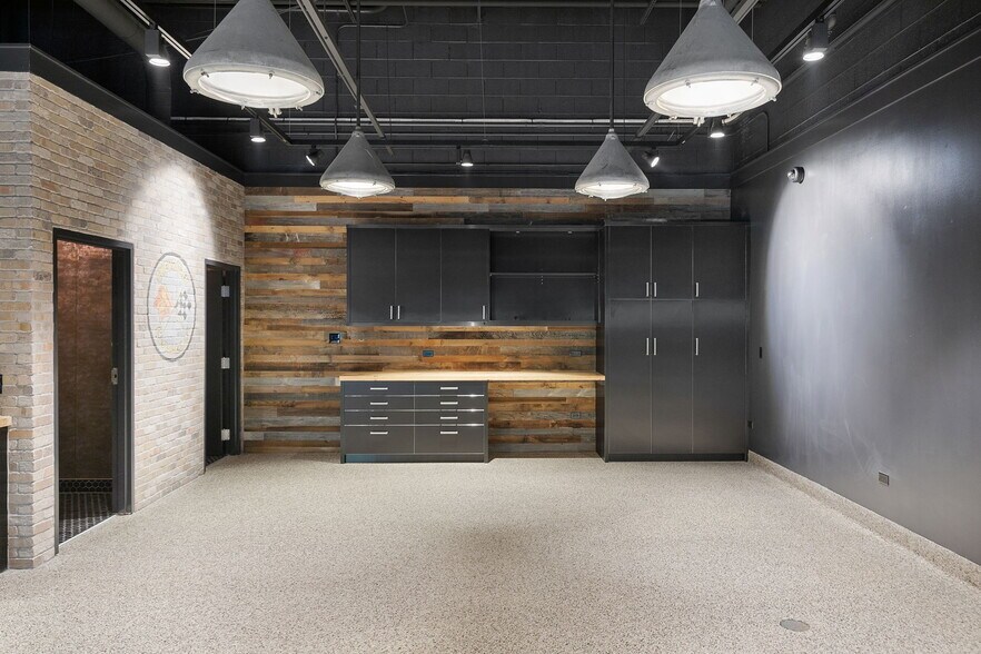 More Photos Of 1180-1198 Heather Dr, Lake Zurich Warehouse For Sale