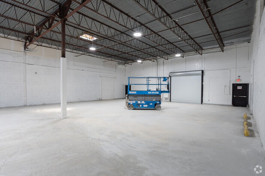 More Photos Of 3600 NE 4th Ave, Oakland Park Unknown For Lease