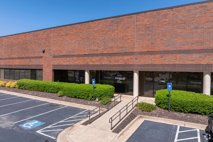 More Photos Of 5370 Truman Dr, Decatur Distribution For Lease