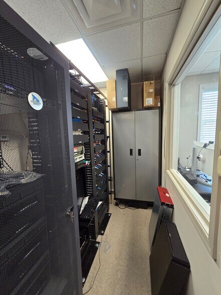 More Photos Of 465 Warren Ave, Longwood Office For Lease