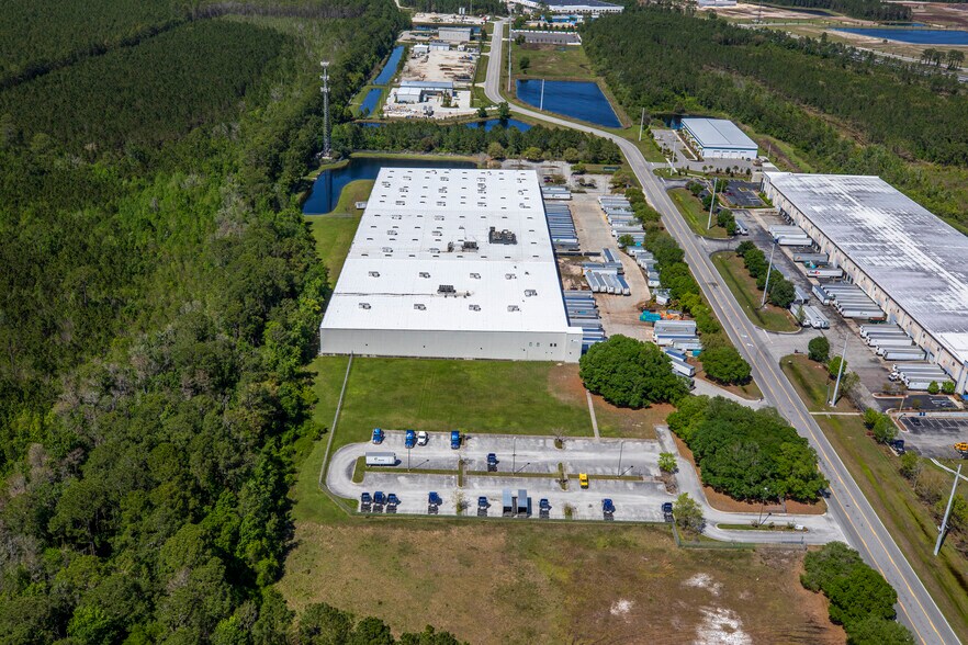 More Photos Of 4055 Deerpark Blvd S, Elkton Warehouse For Lease