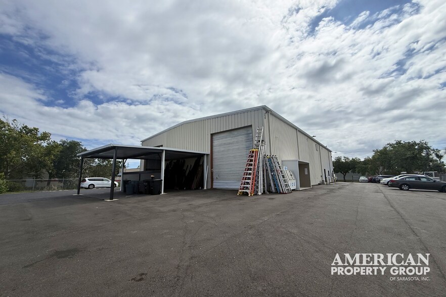 More Photos Of 5946 Clark Center Ave, Sarasota Warehouse For Lease