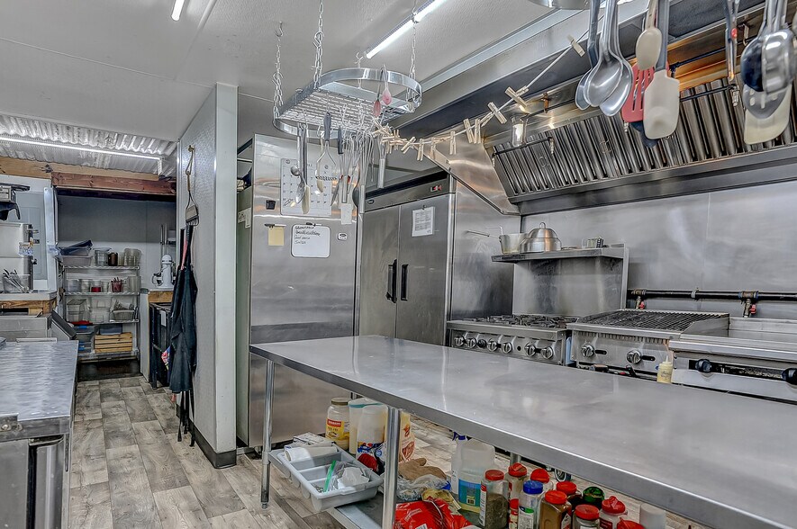 More Photos Of 117 S Franklin St, Colbert Restaurant For Sale