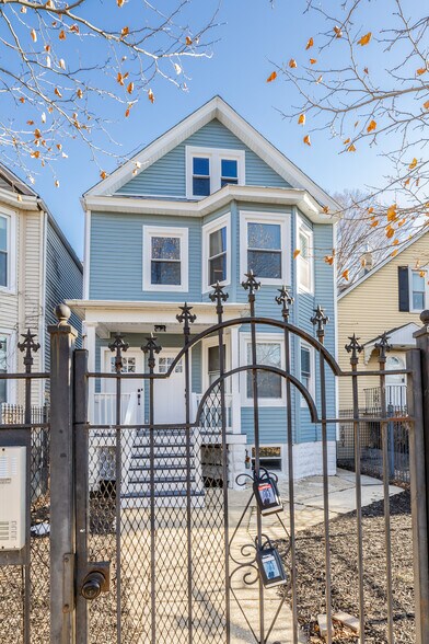 More Photos Of 6129 N Ravenswood Ave, Chicago Multifamily For Sale