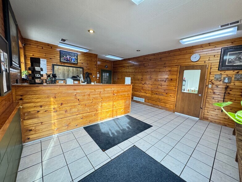 More Photos Of 2350 Highway 17 S, Rhinelander Veterinarian Kennel For Sale
