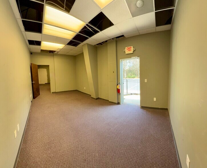 More Photos Of 9000 Peridot Pky, Stockbridge Unknown For Lease