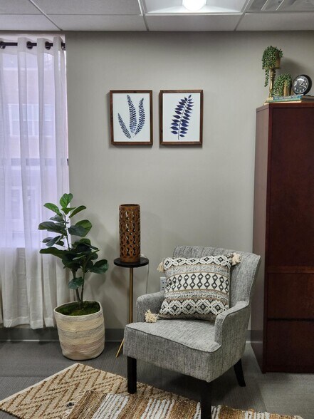 More Photos Of 402 E 13th St, Jasper Coworking Space