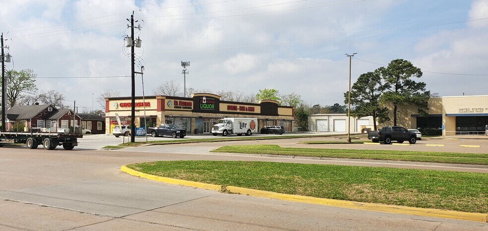 More Photos Of 527 Sheldon Rd, Channelview Freestanding For Lease