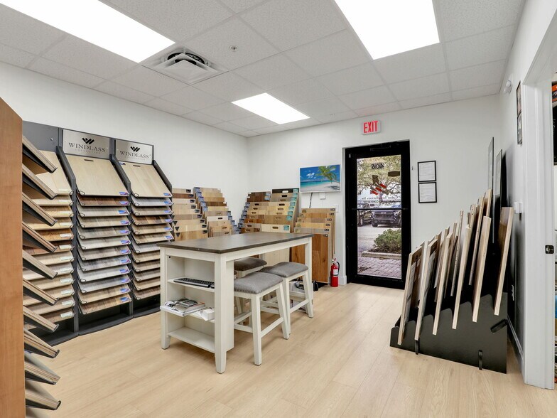 More Photos Of 8821 Business Park Dr, Fort Myers Warehouse For Sale