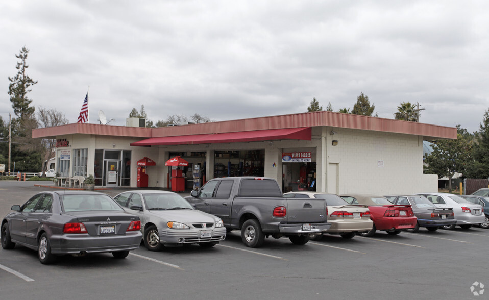 Primary Photo Of 603 Lincoln Ave, Napa Service Station For Lease