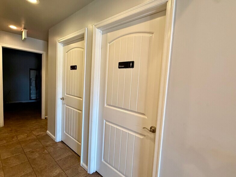 More Photos Of 2618 Airline Blvd, Portsmouth Showroom For Sale
