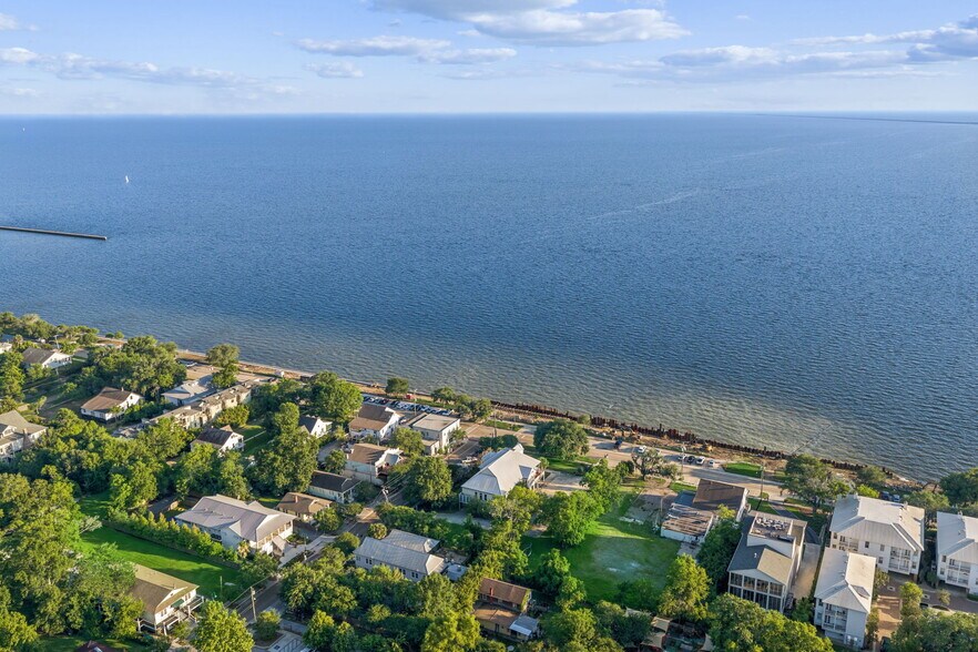 More Photos Of 2001 Lakeshore Dr, Mandeville Office For Sale