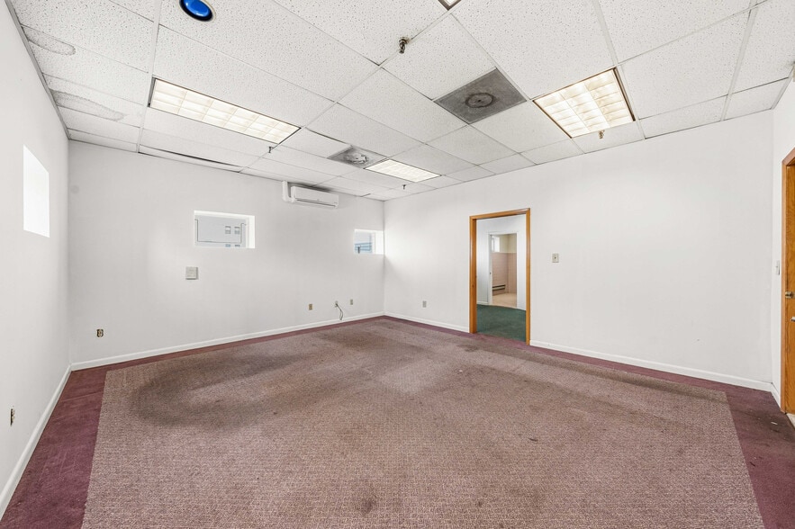 More Photos Of 370-376 Adams St, Newark Warehouse For Lease