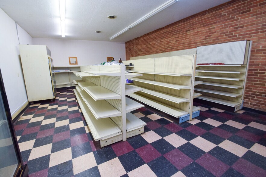 More Photos Of 111 Main St, Roscoe Bar For Sale