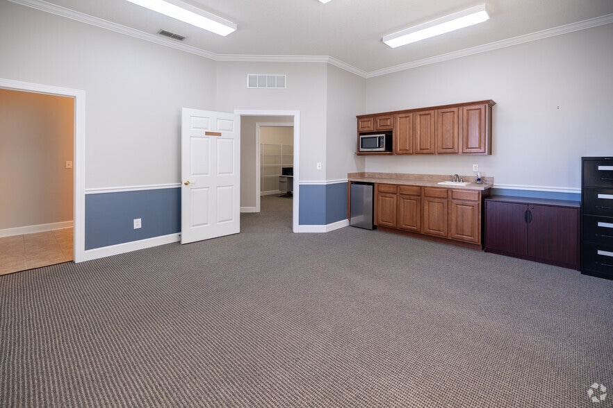 More Photos Of 9191 RG Skinner Pky, Jacksonville Office For Sale