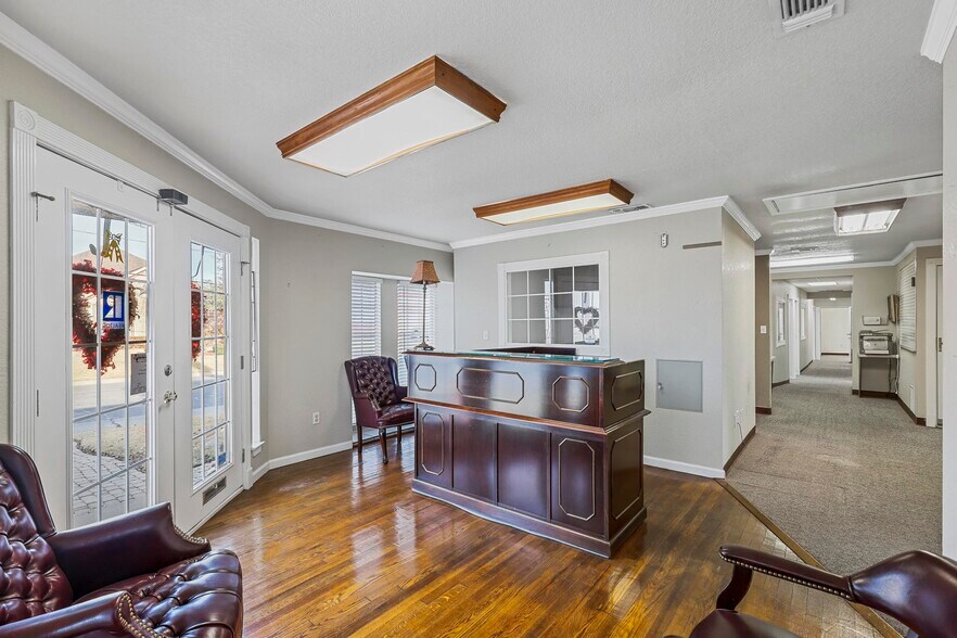 More Photos Of 145 NW Ellison St, Burleson Freestanding For Sale