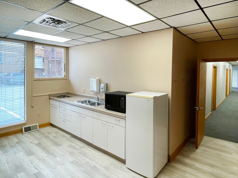 More Photos Of 1920 Monroe St, Madison Medical For Lease