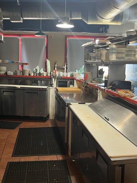 More Photos Of 617 Main St, Hyannis General Retail For Lease